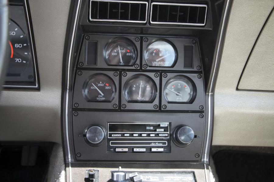 Детали интерьера Chevrolet Corvette Collector Edition 1982 года  (фото 7 из 40)